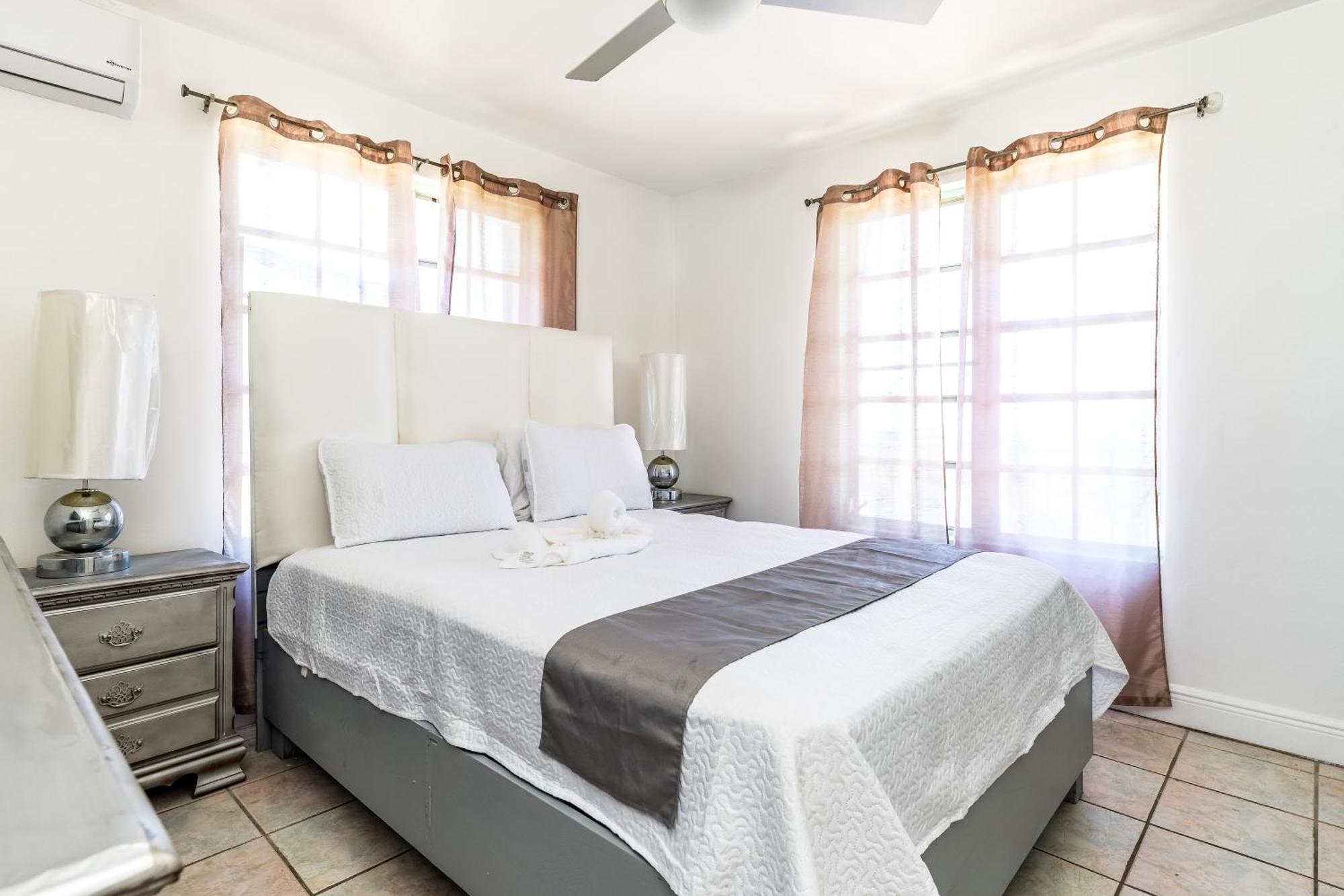 Waterside Home, Shaded Whirlpool Spa, Outdoor Dining, Smart Tv, Amazon Prime Five Cays Settlement Екстериор снимка